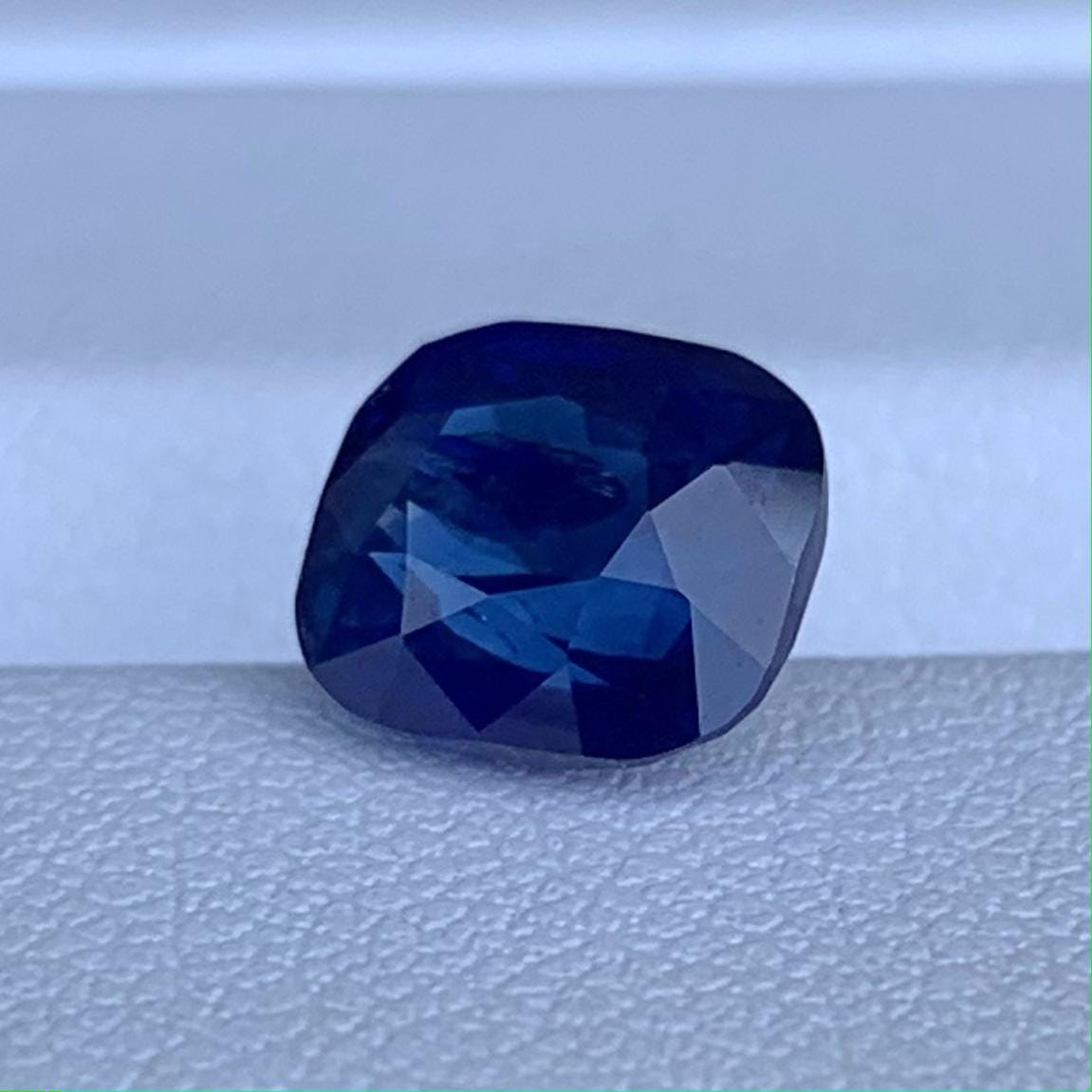 Unheated Ceylon Royal Blue Sapphire 2.64ct - (UH) - Baza Boutique