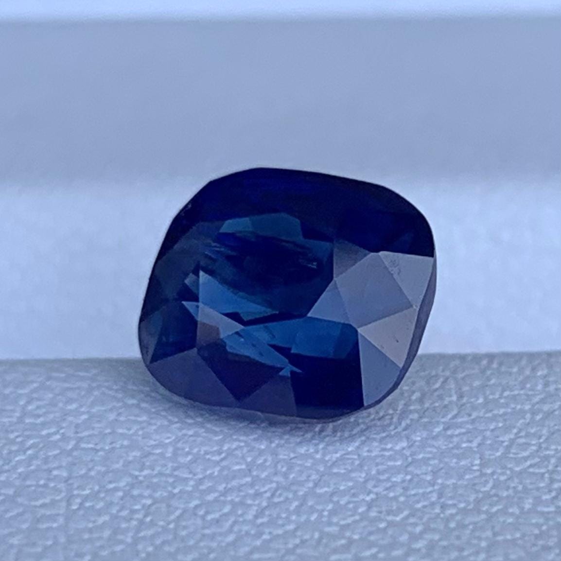 Unheated Ceylon Royal Blue Sapphire 2.64ct - (UH) - Baza Boutique