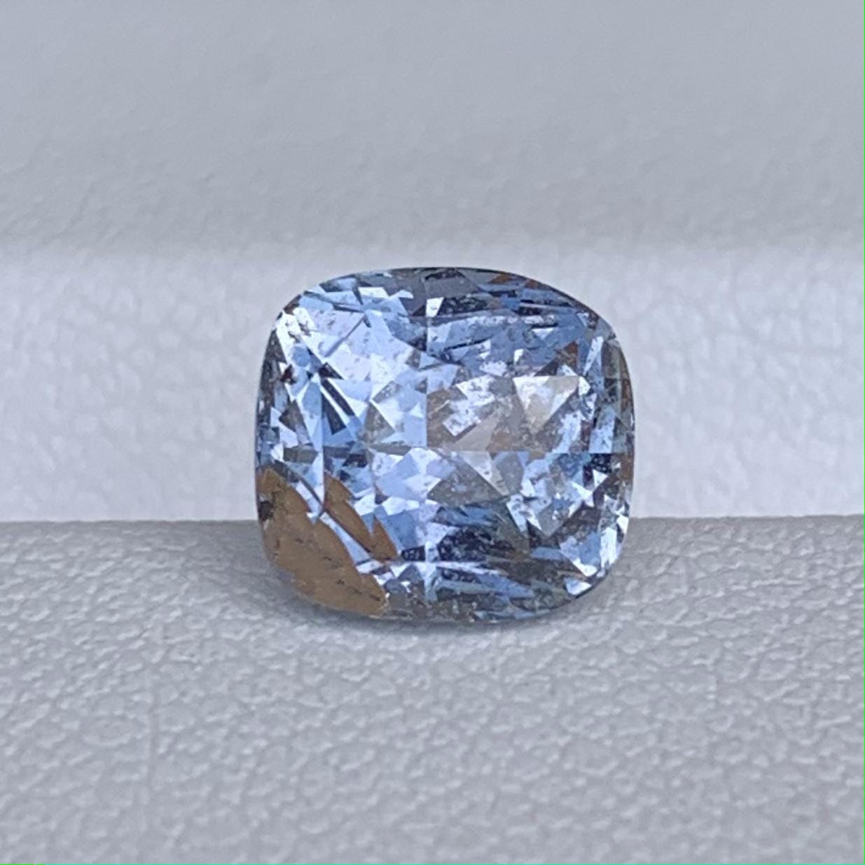 Natural Silver Sapphire 2.70ct - (UH) - Baza Boutique