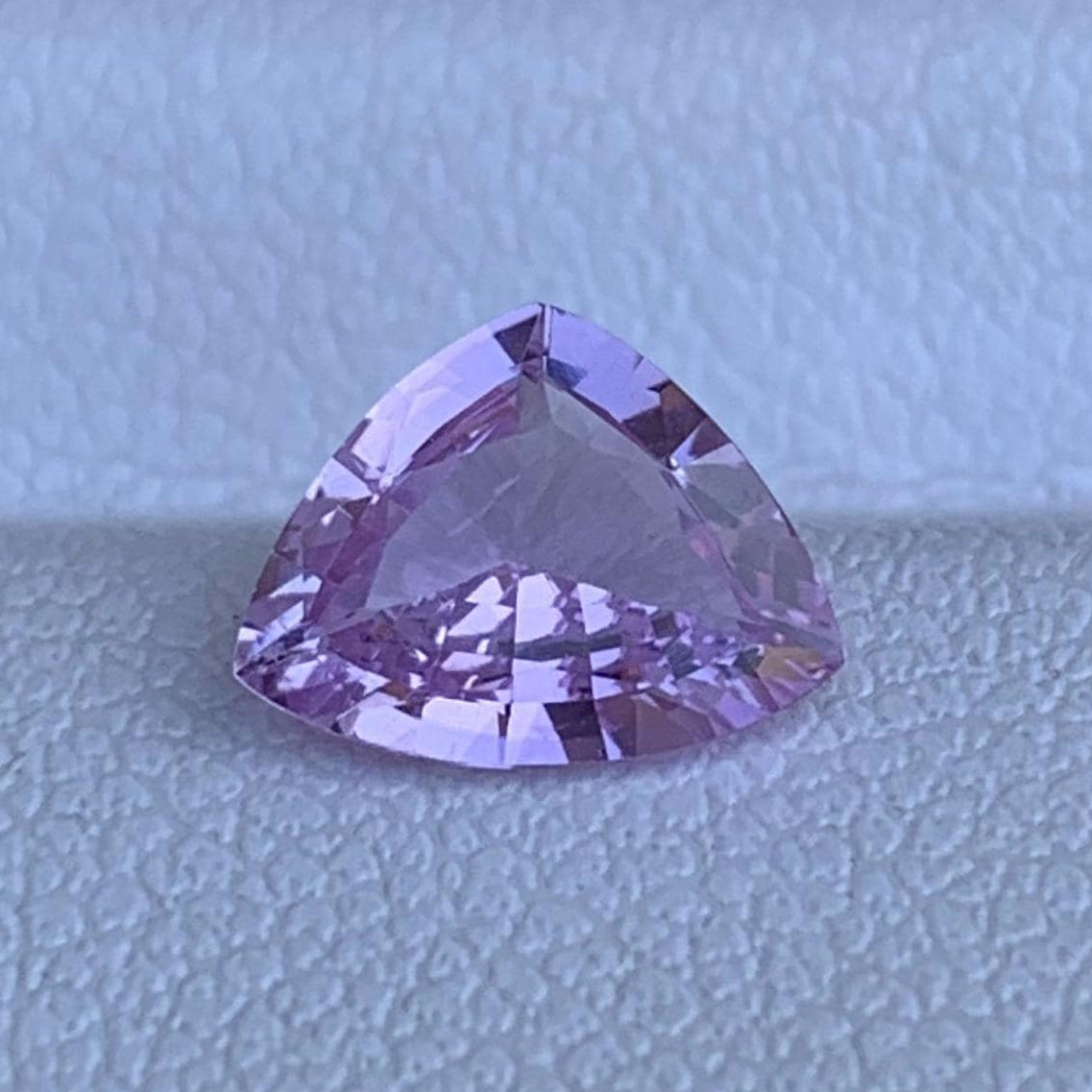 Natural Triangular Cut Pink Sapphire 1.00ct - (UH)