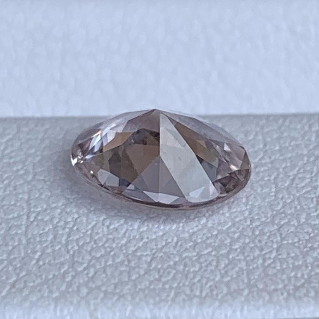 Natural Peach Sapphire 1.48ct - (H) - Baza Boutique
