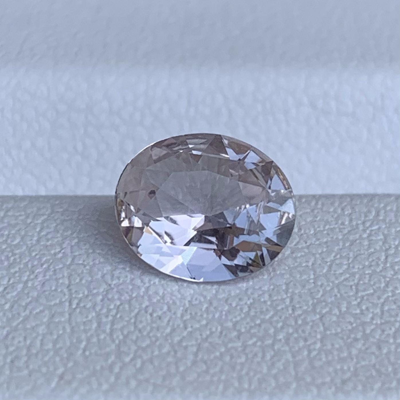 Natural Peach Sapphire 1.48ct - (H) - Baza Boutique