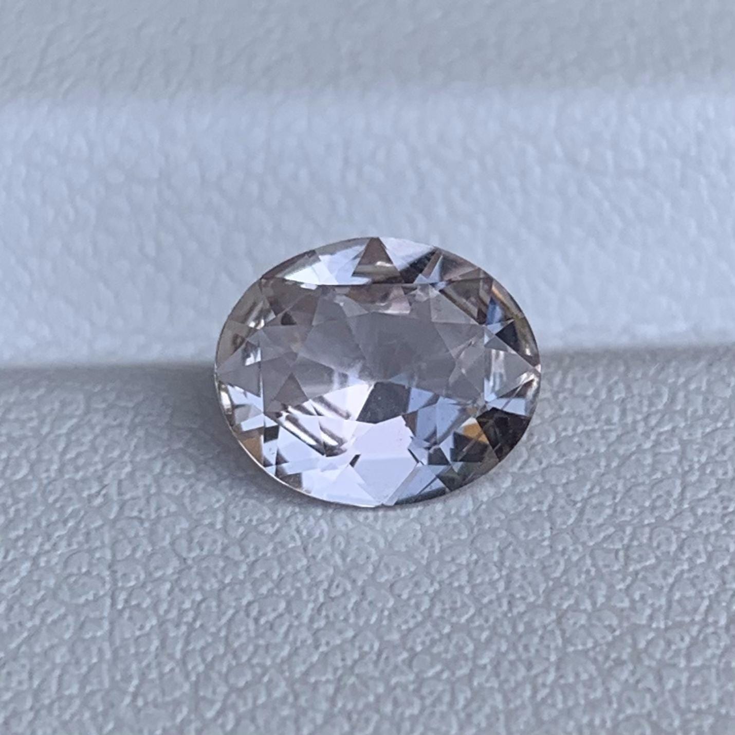 Natural Peach Sapphire 1.48ct - (H) - Baza Boutique