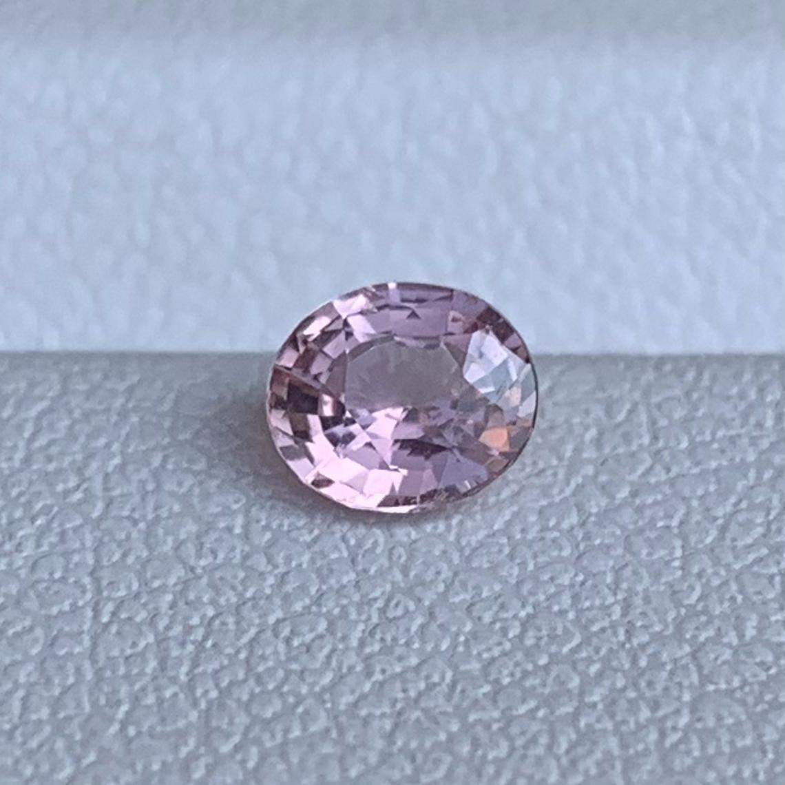 Natural Orangish Pink Padparadscha Sapphire 0.45ct - (UH)