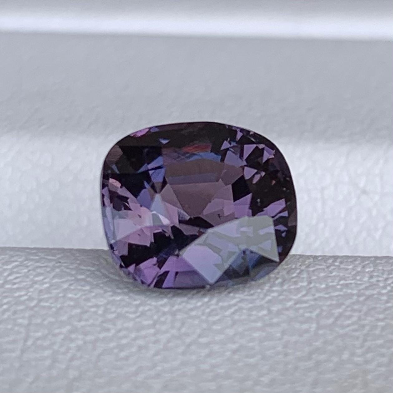 Natural Bi Color Sapphire 2.35ct - (H) - Baza Boutique