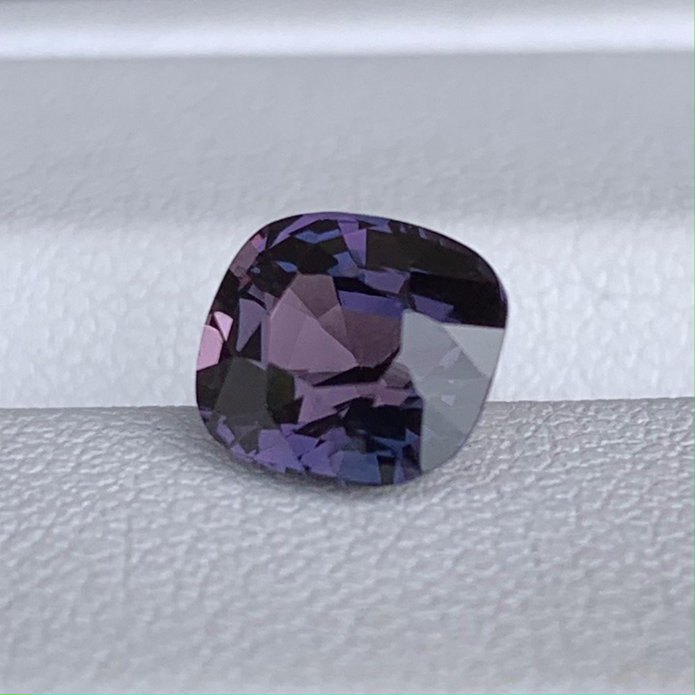 Natural Bi Color Sapphire 2.35ct - (H) - Baza Boutique