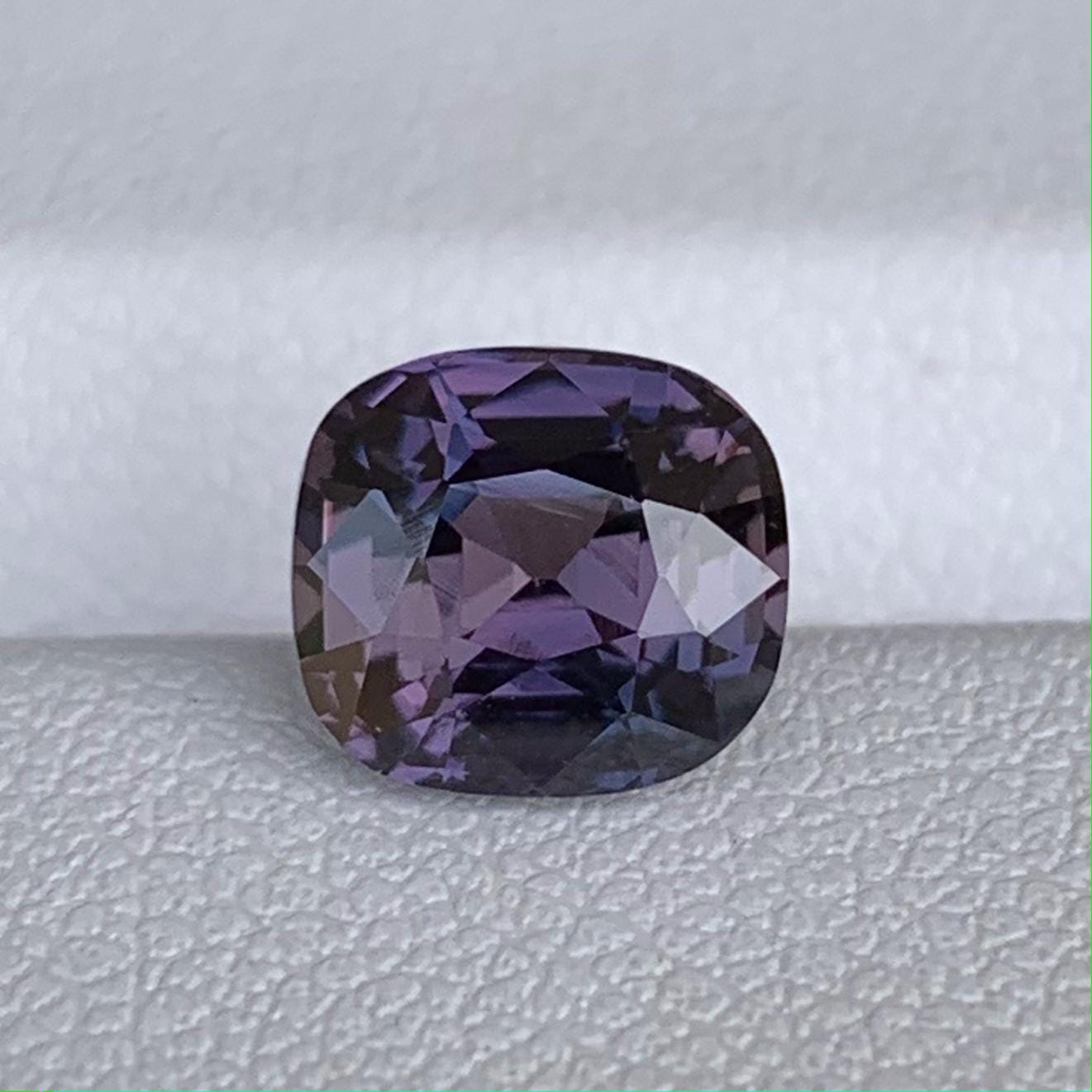 Natural Bi Color Sapphire 2.35ct - (H) - Baza Boutique