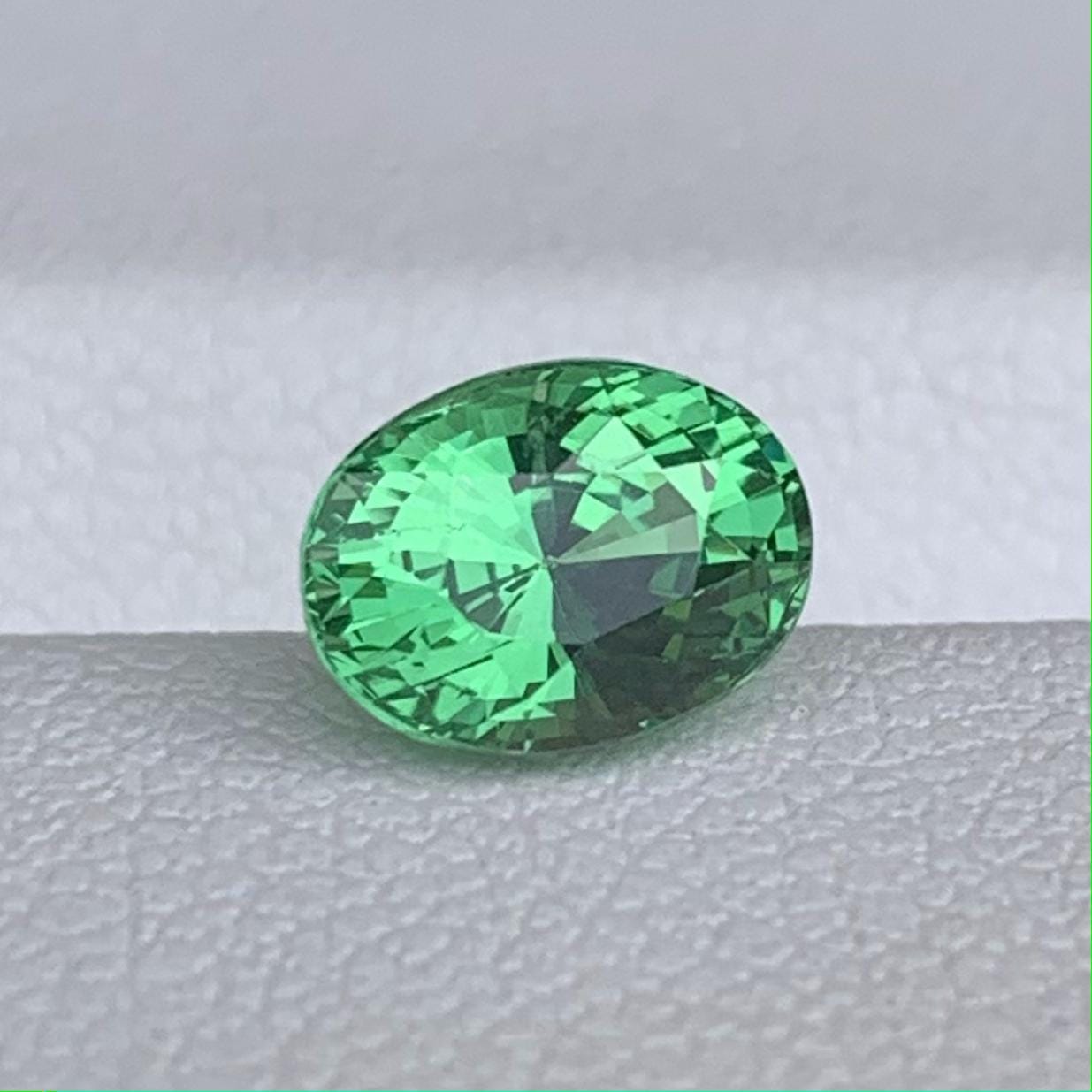 Natural Tsavorite Garnet 1.56ct - (UH) - Baza Boutique