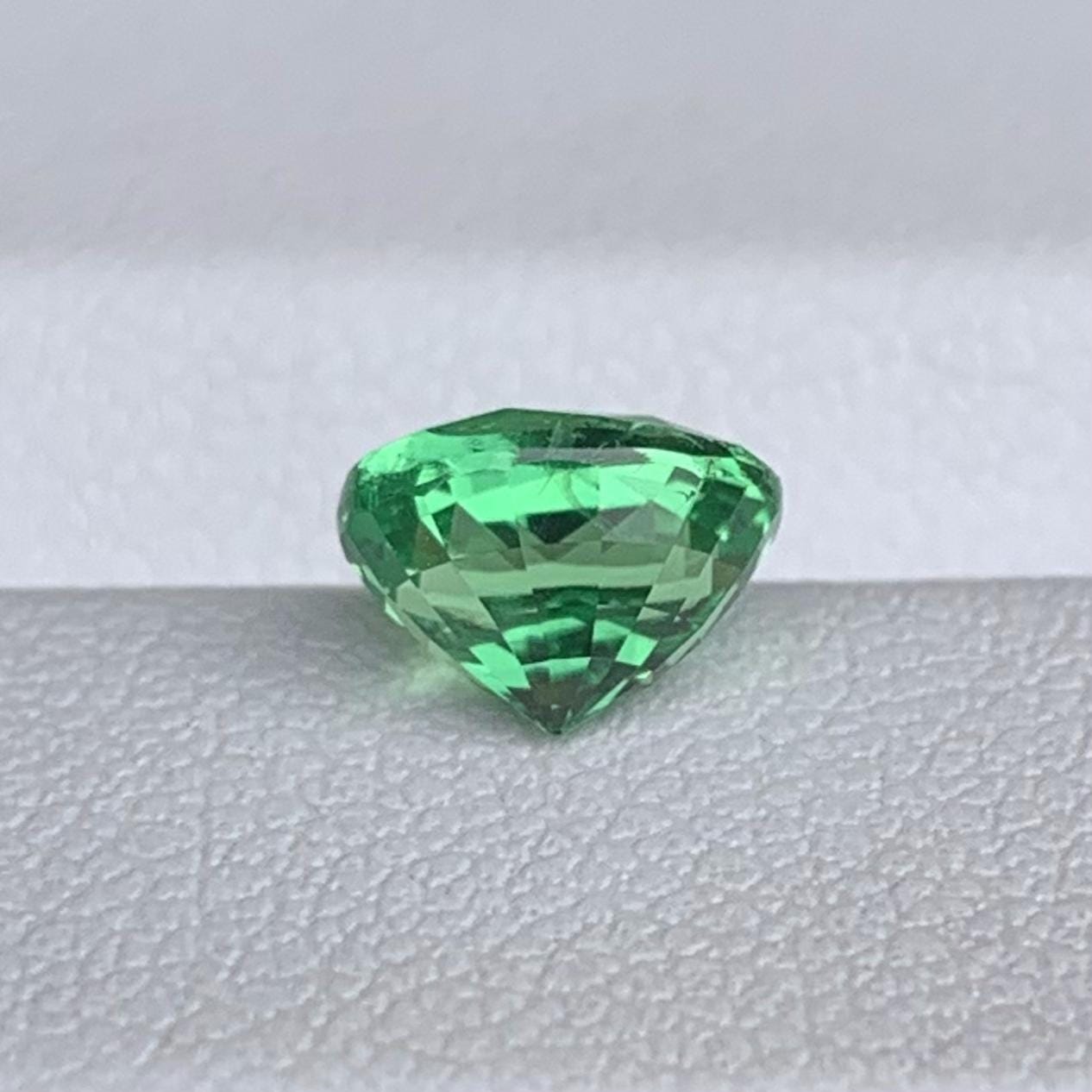 Natural Tsavorite Garnet 1.56ct - (UH) - Baza Boutique