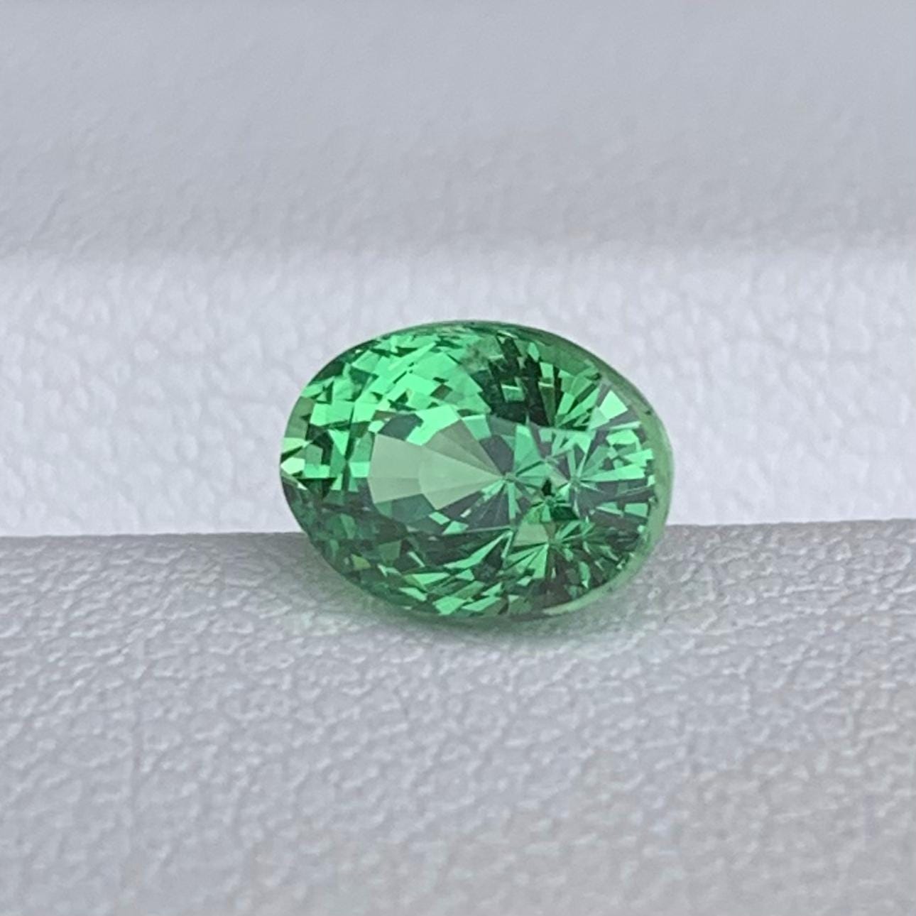 Natural Tsavorite Garnet 1.56ct - (UH) - Baza Boutique