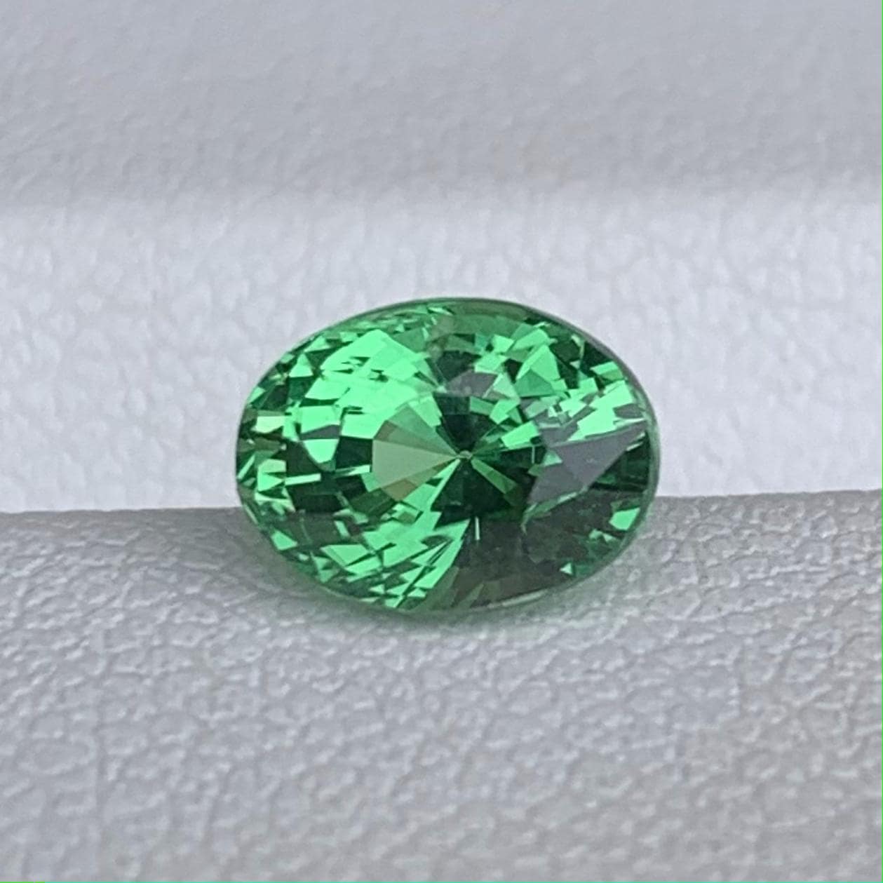 Natural Tsavorite Garnet 1.56ct - (UH) - Baza Boutique