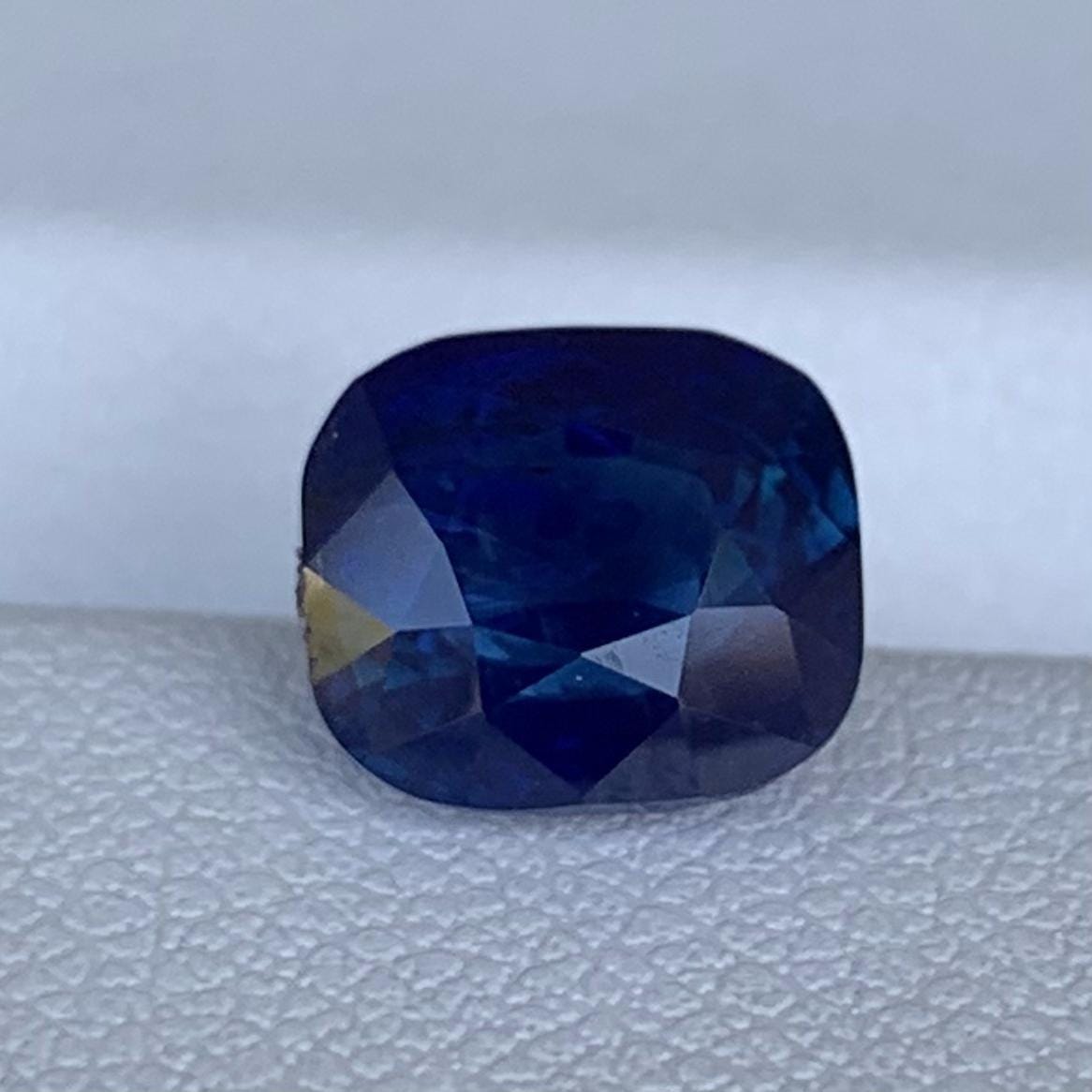 Unheated Ceylon Royal Blue Sapphire 2.64ct - (UH) - Baza Boutique