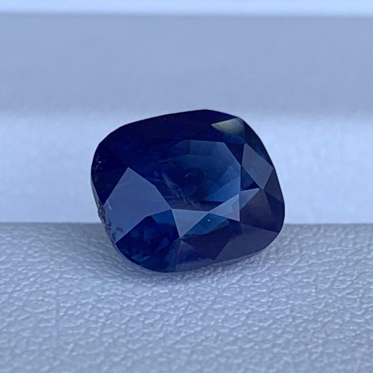 Unheated Ceylon Royal Blue Sapphire 2.64ct - (UH) - Baza Boutique