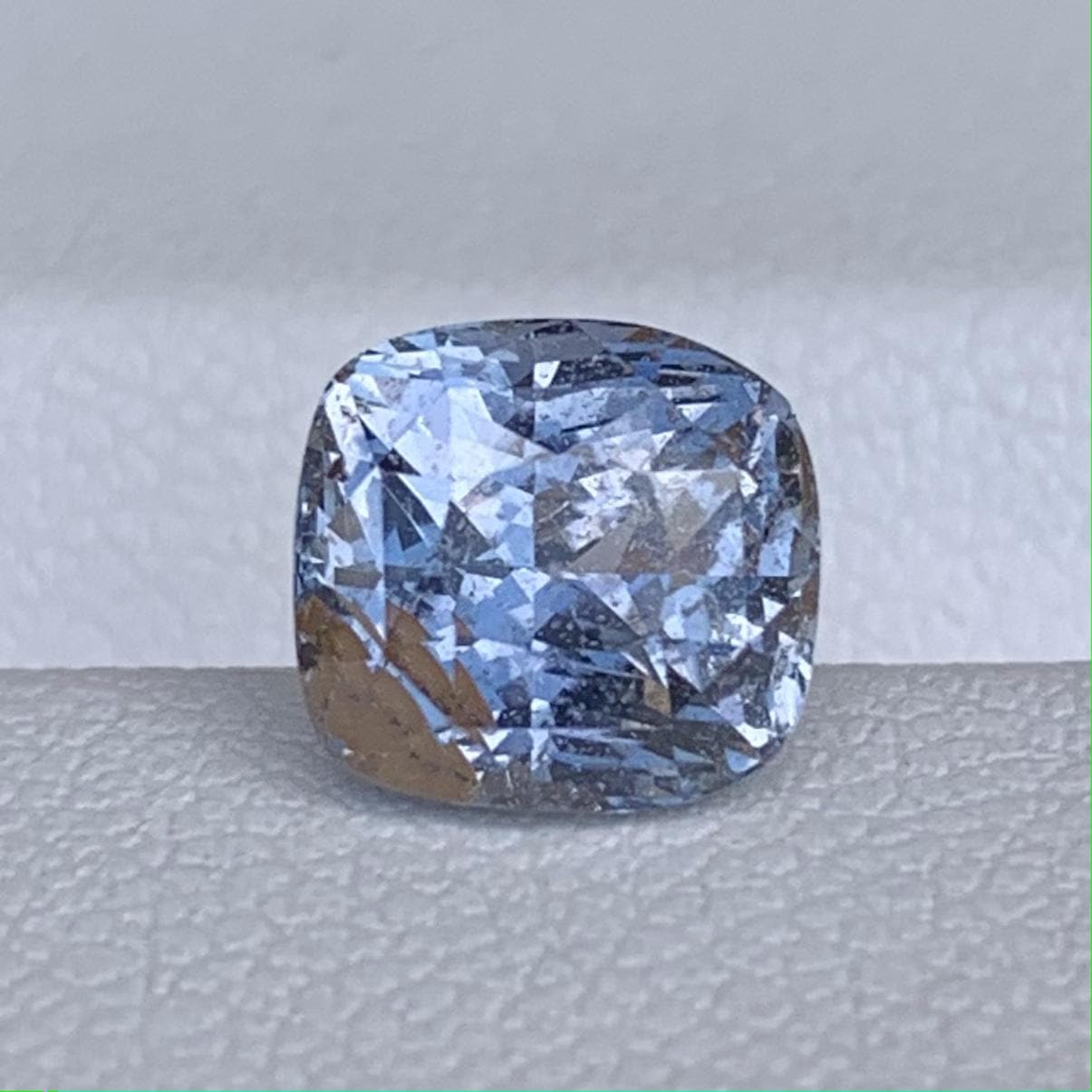 Natural Silver Sapphire 2.70ct - (UH) - Baza Boutique