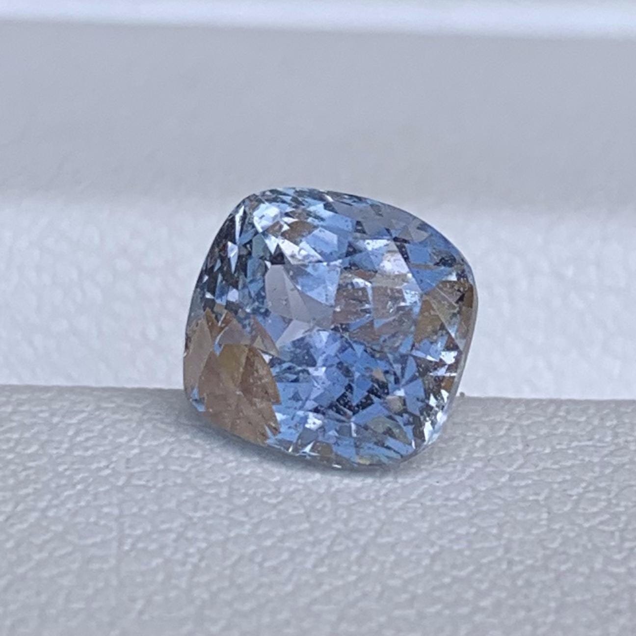 Natural Silver Sapphire 2.70ct - (UH) - Baza Boutique