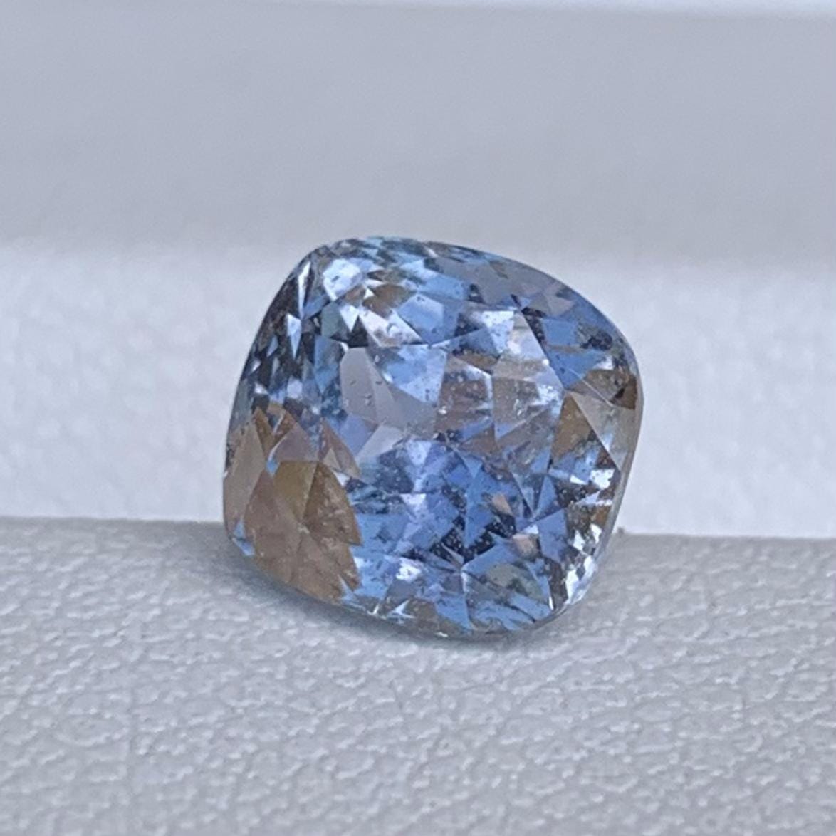 Natural Silver Sapphire 2.70ct - (UH) - Baza Boutique