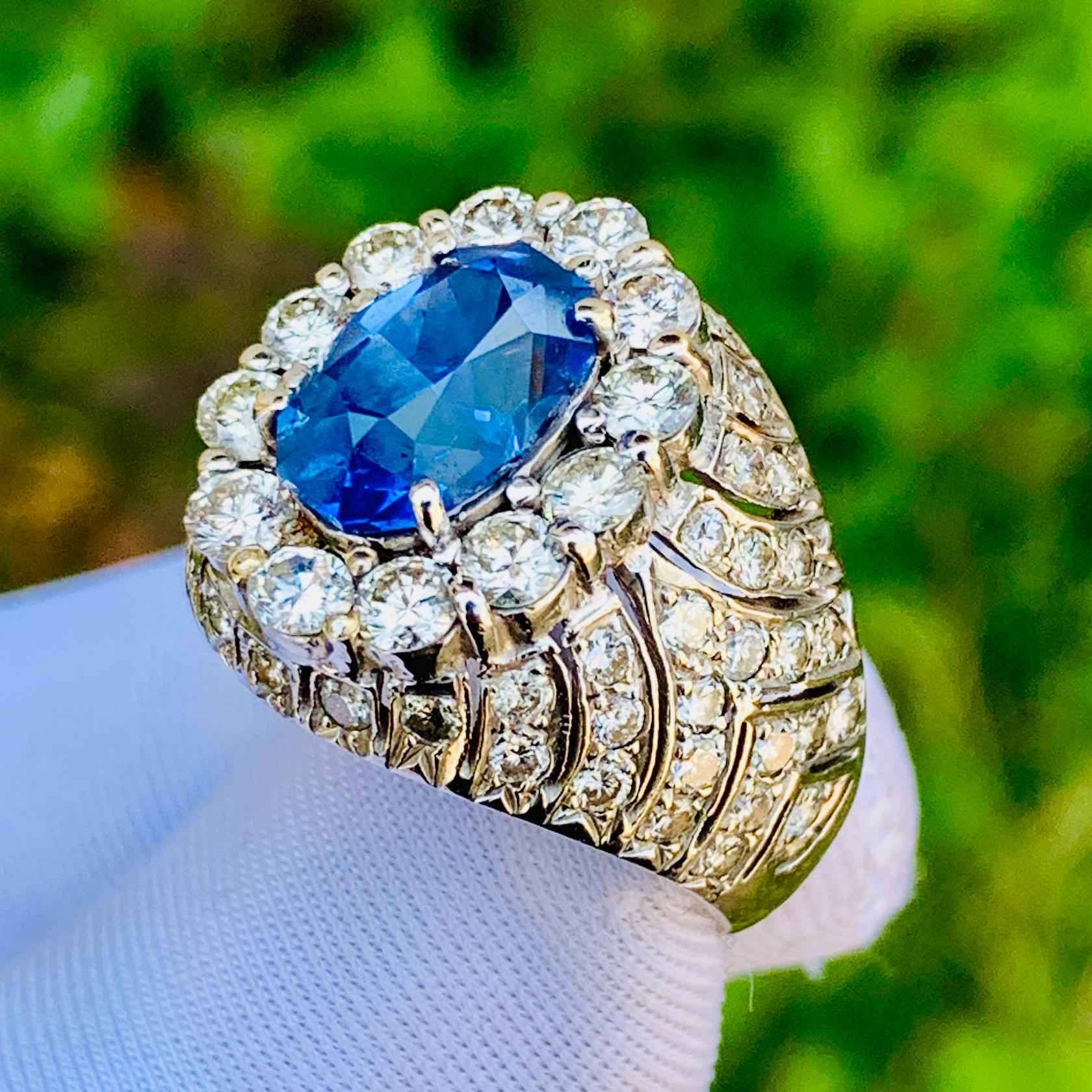 4.28ct Cornflower Blue Sapphire Ring – White Gold & Natural Diamonds
