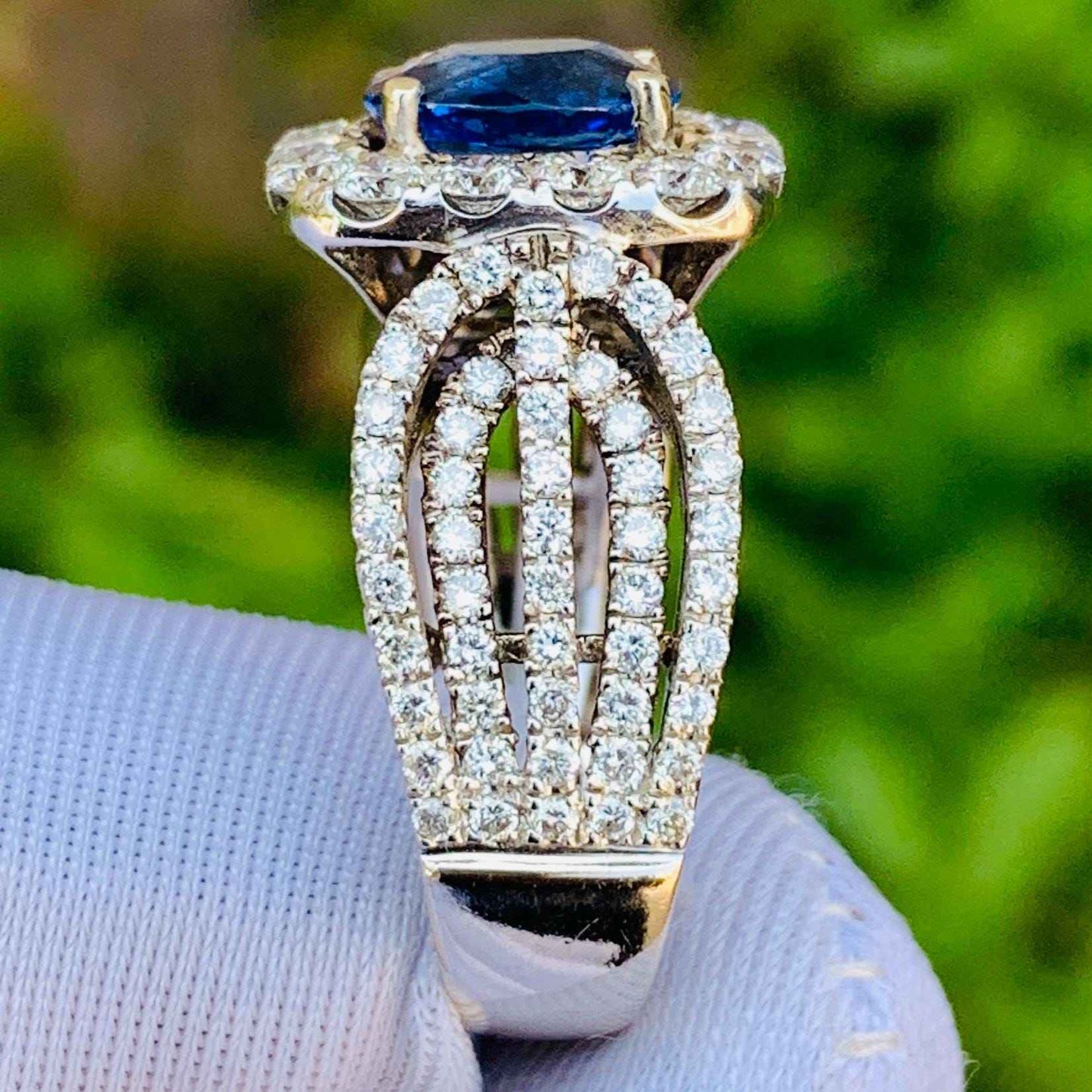 2.28ct Royal Blue Sapphire Ring – White Gold & Natural Diamonds