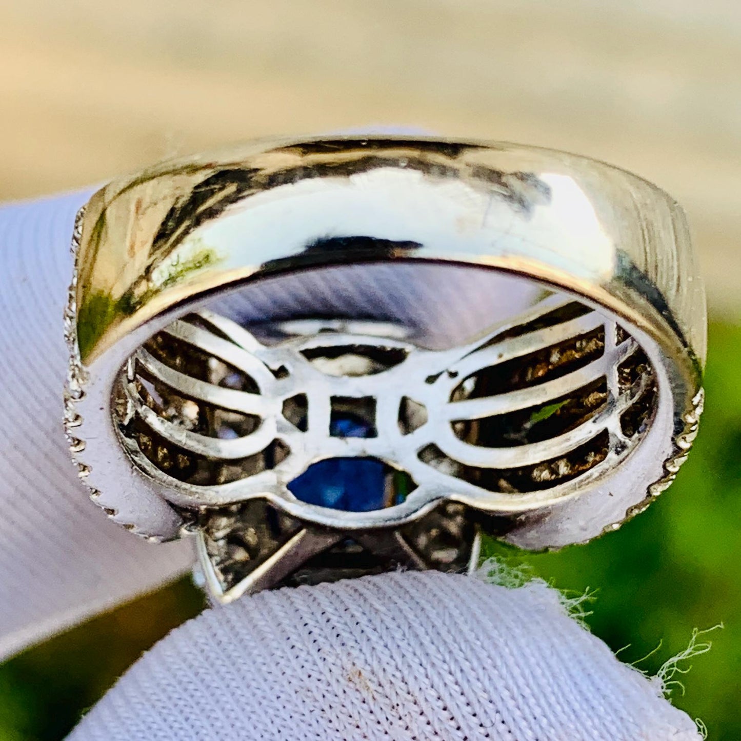 2.28ct Royal Blue Sapphire Ring – White Gold & Natural Diamonds