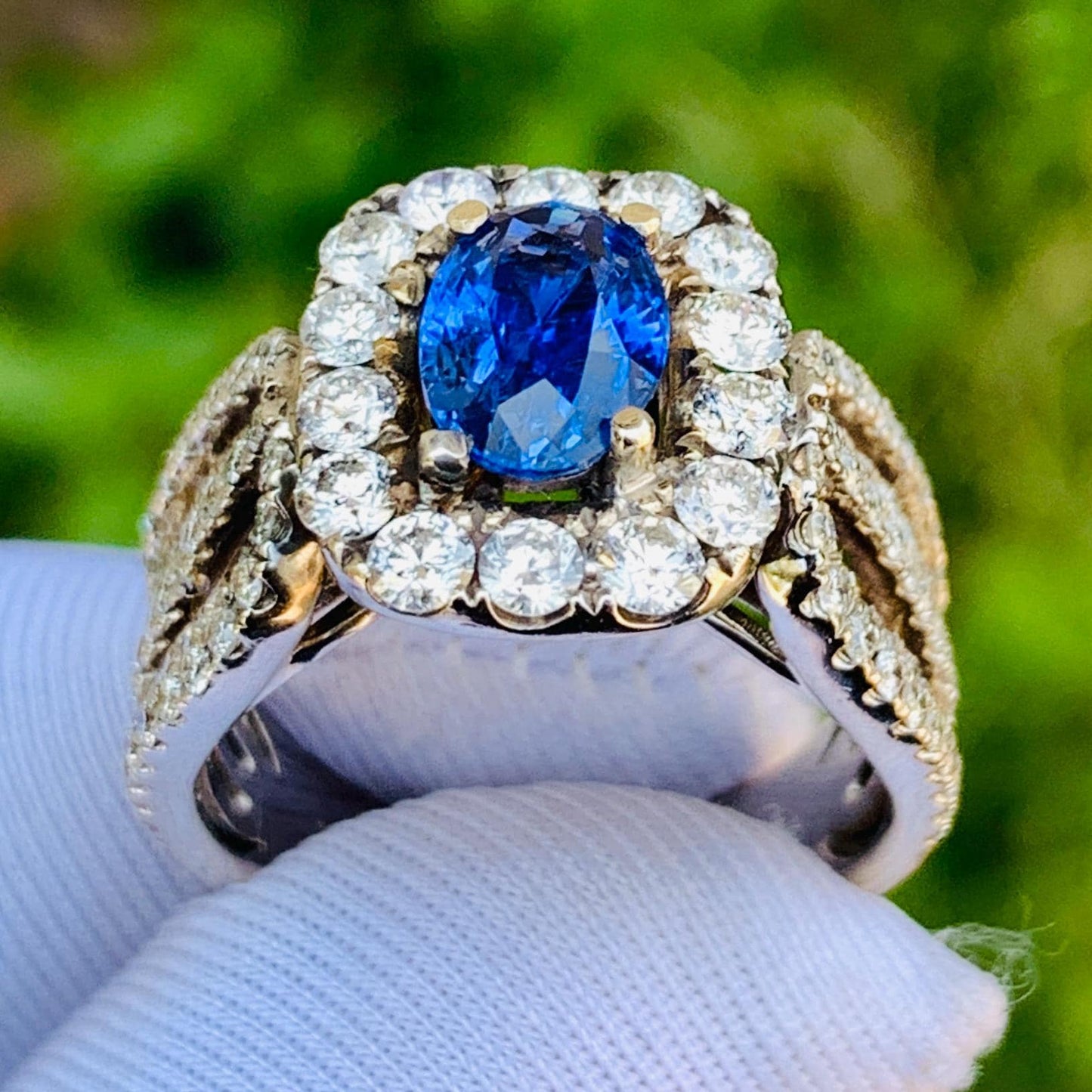 2.28ct Royal Blue Sapphire Ring – White Gold & Natural Diamonds