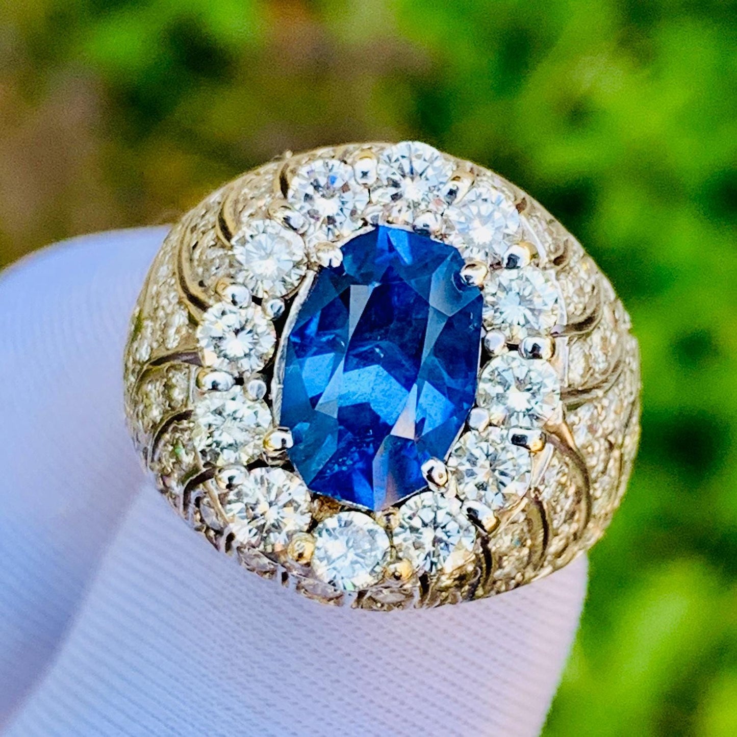 4.28ct Cornflower Blue Sapphire Ring – White Gold & Natural Diamonds