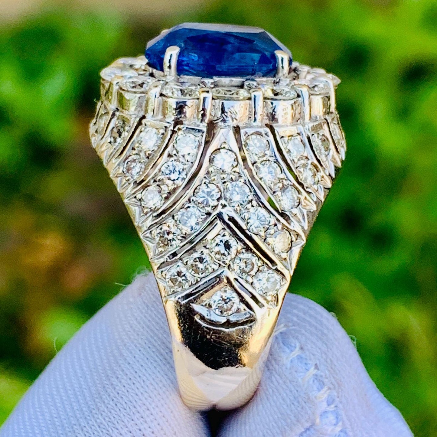 4.28ct Cornflower Blue Sapphire Ring – White Gold & Natural Diamonds