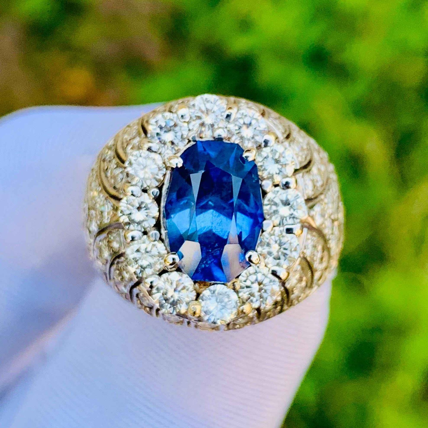 4.28ct Cornflower Blue Sapphire Ring – White Gold & Natural Diamonds