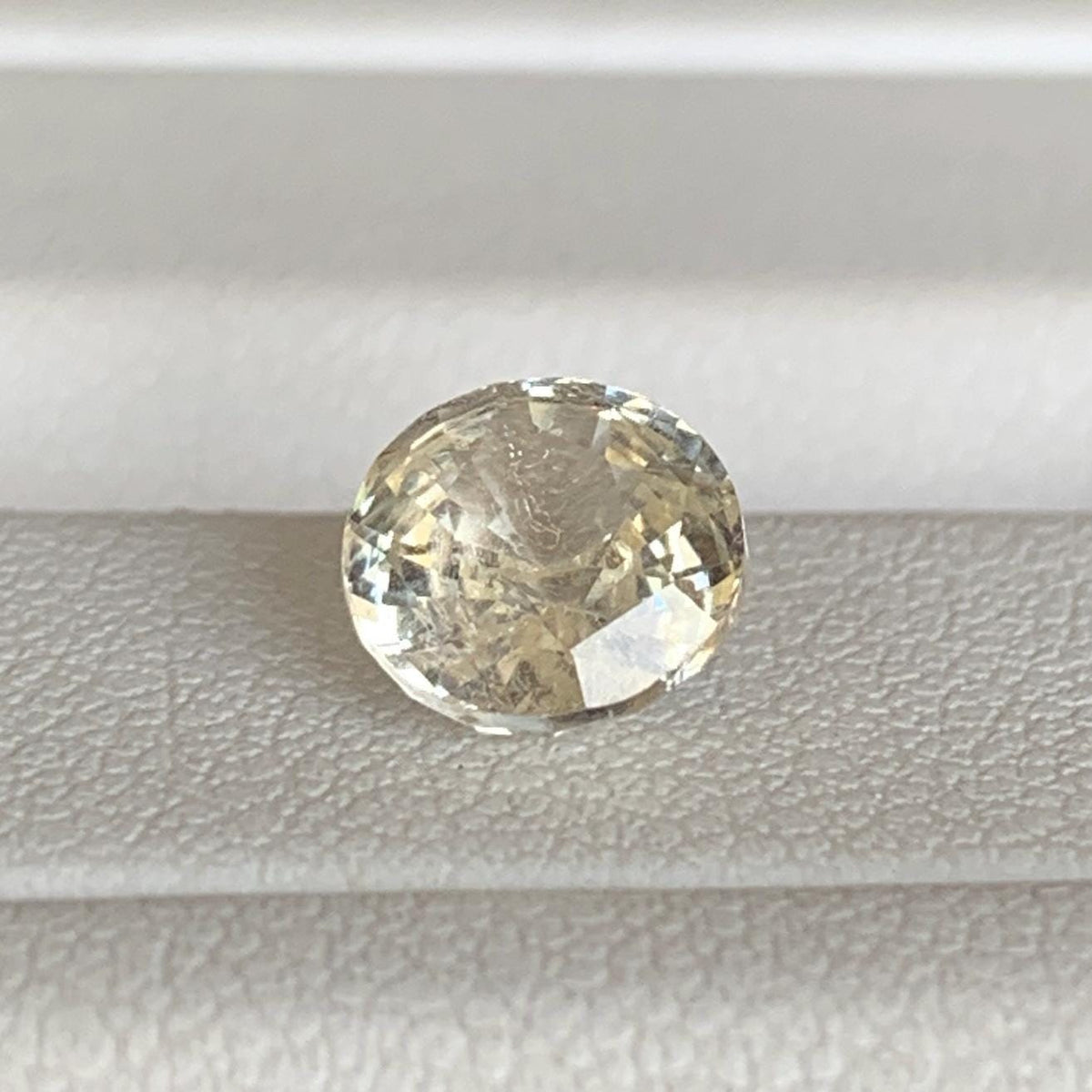 Yellow Sapphire 1.88ct Unheated  Natural Oval Cut Golden Sapphire Gemstone for Fine Jewelry