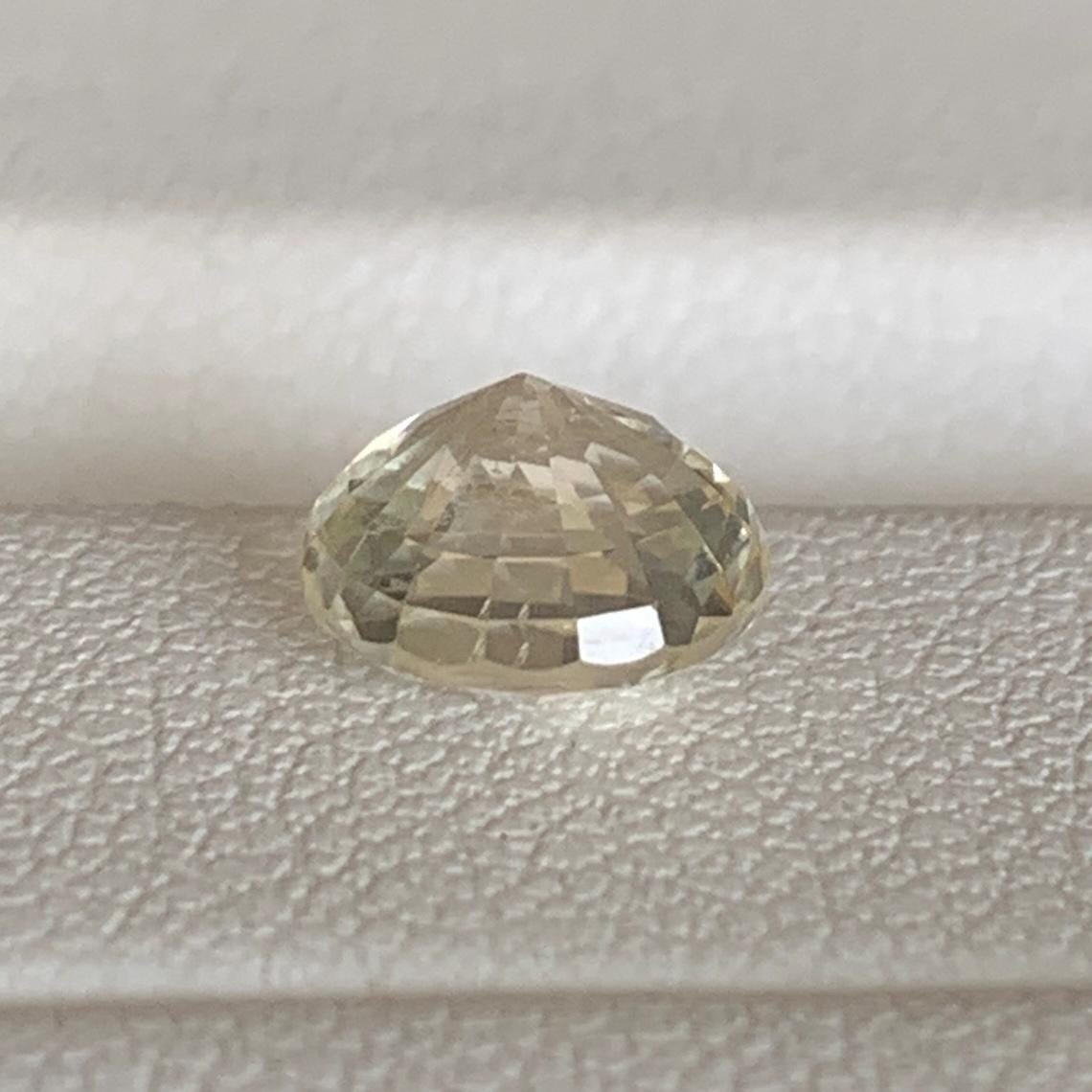 Yellow Sapphire 1.88ct Unheated  Natural Oval Cut Golden Sapphire Gemstone for Fine Jewelry