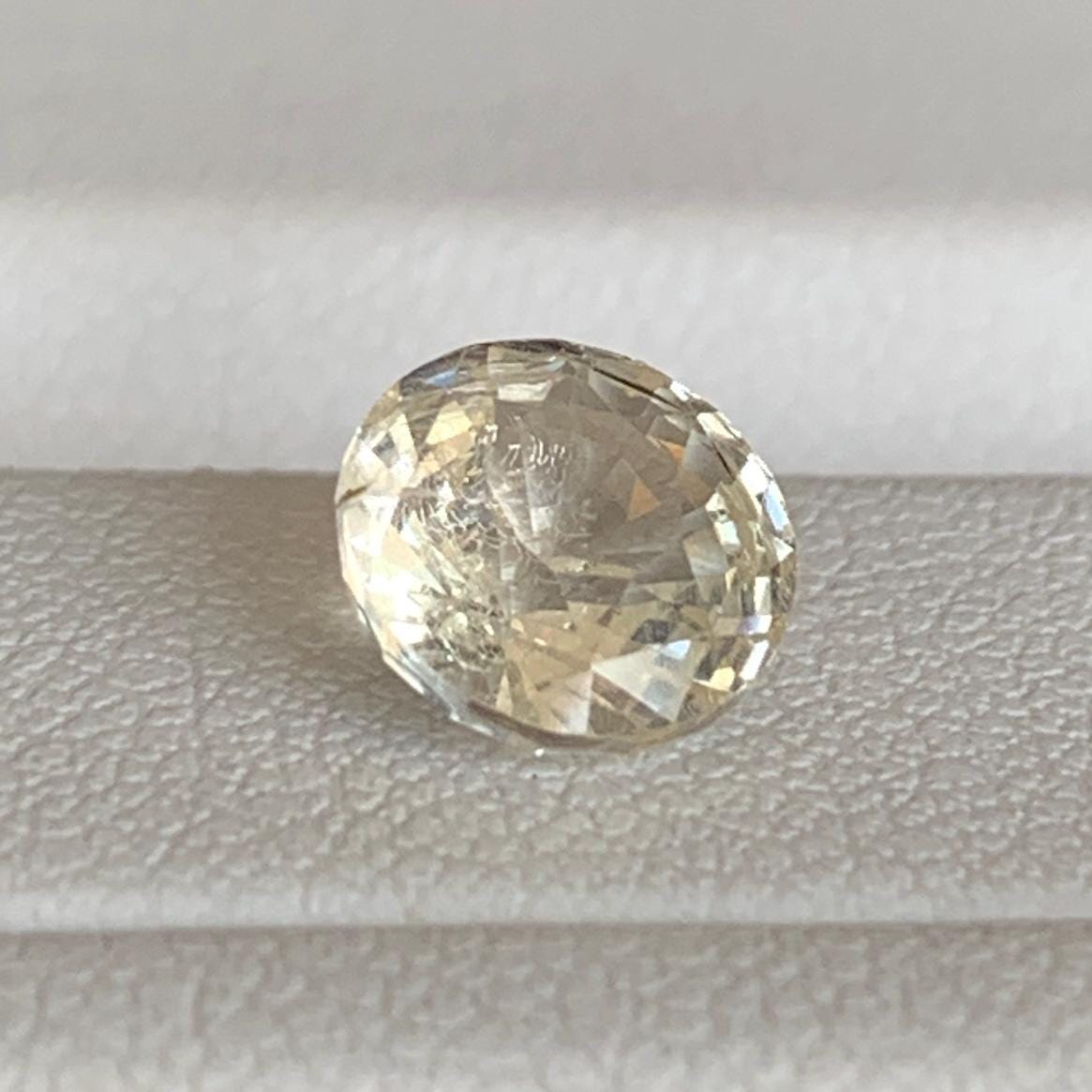 Yellow Sapphire 1.88ct Unheated  Natural Oval Cut Golden Sapphire Gemstone for Fine Jewelry