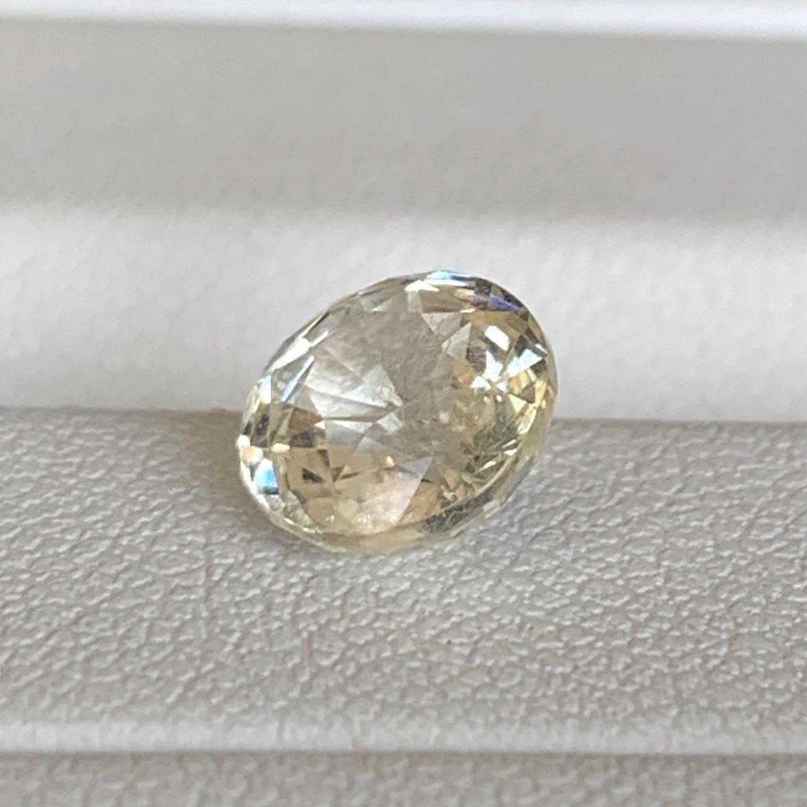 Yellow Sapphire 1.88ct Unheated  Natural Oval Cut Golden Sapphire Gemstone for Fine Jewelry