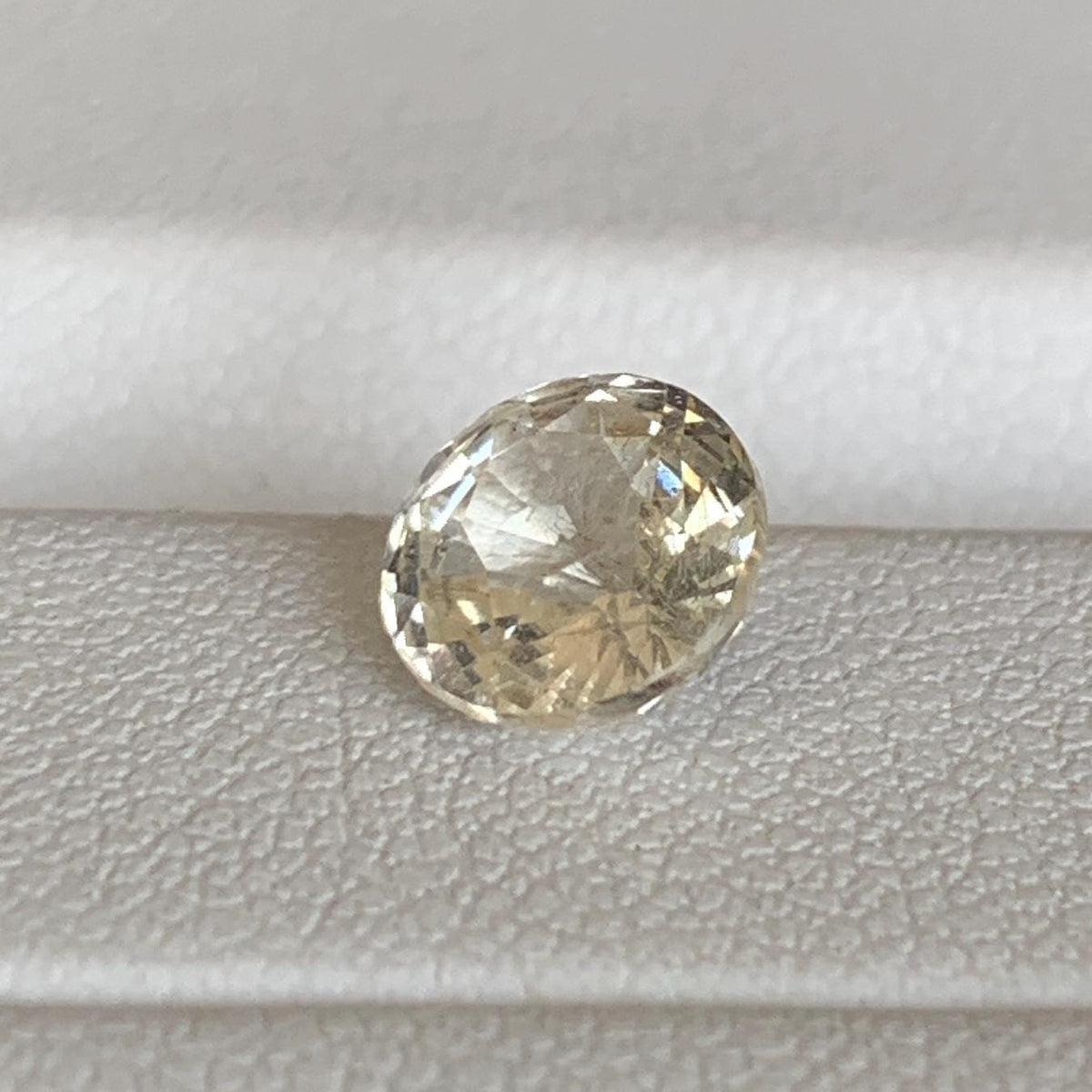 Yellow Sapphire 1.88ct Unheated  Natural Oval Cut Golden Sapphire Gemstone for Fine Jewelry